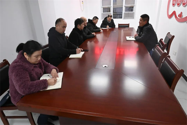 黄陂区人民医院到罗汉街研子社区调研平安建设综治工作