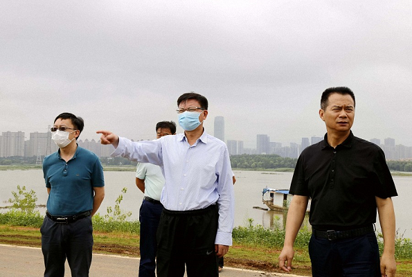 曾晟,何建文专题调研全区防汛排涝工作