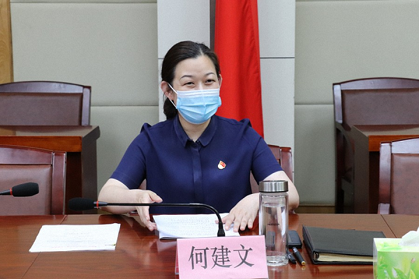 何建文参加区政府办公室机关党支部主题党日活动