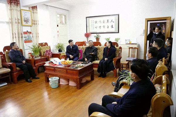 慰问老干部的意义_曾晟区长走访老干部_黄陂区离退休老干部慰问