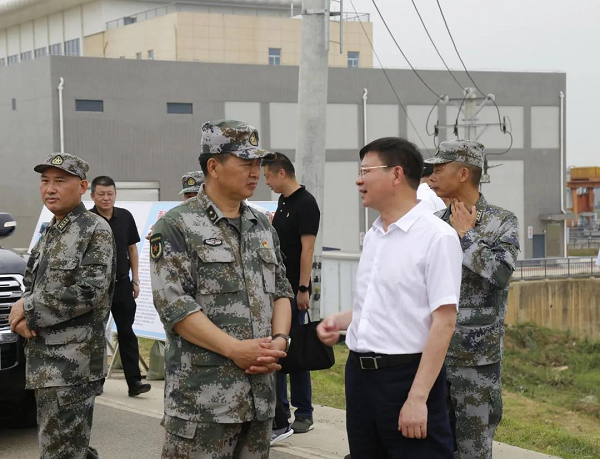省军区司令员周月星来我区勘察防汛工作